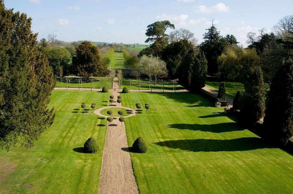 Chicheley Hall Экстерьер фото