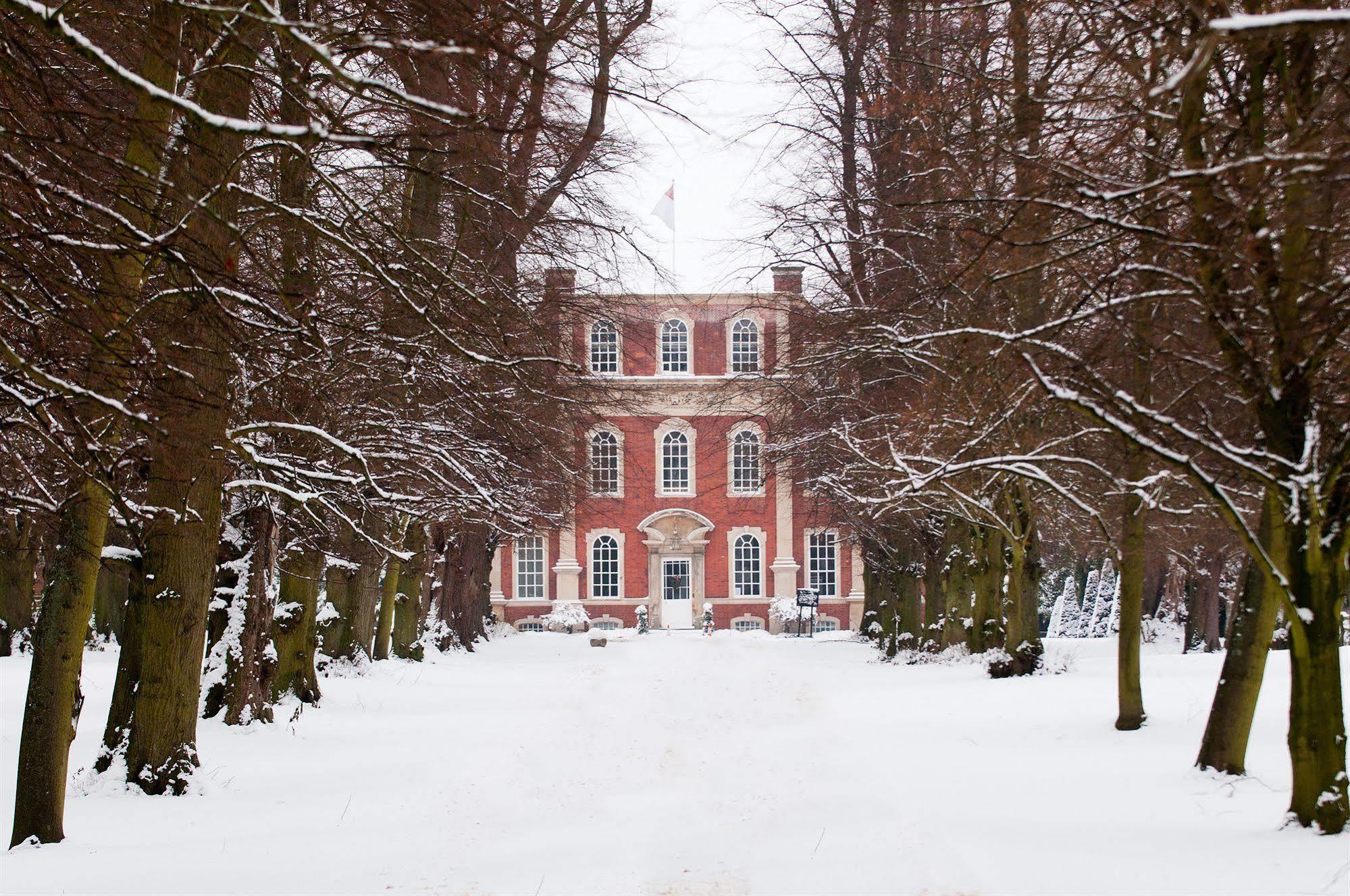 Chicheley Hall Экстерьер фото