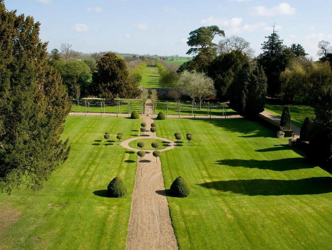 Chicheley Hall Экстерьер фото
