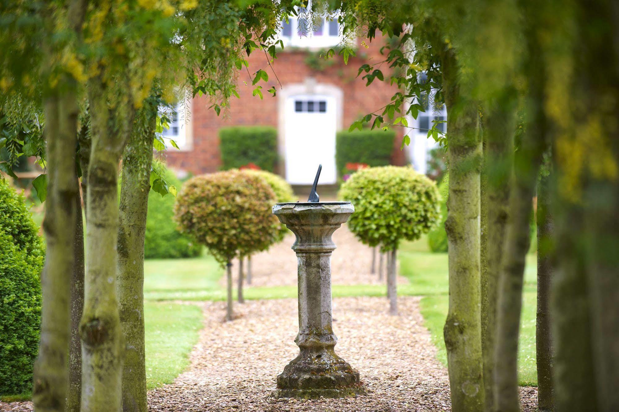 Chicheley Hall Экстерьер фото