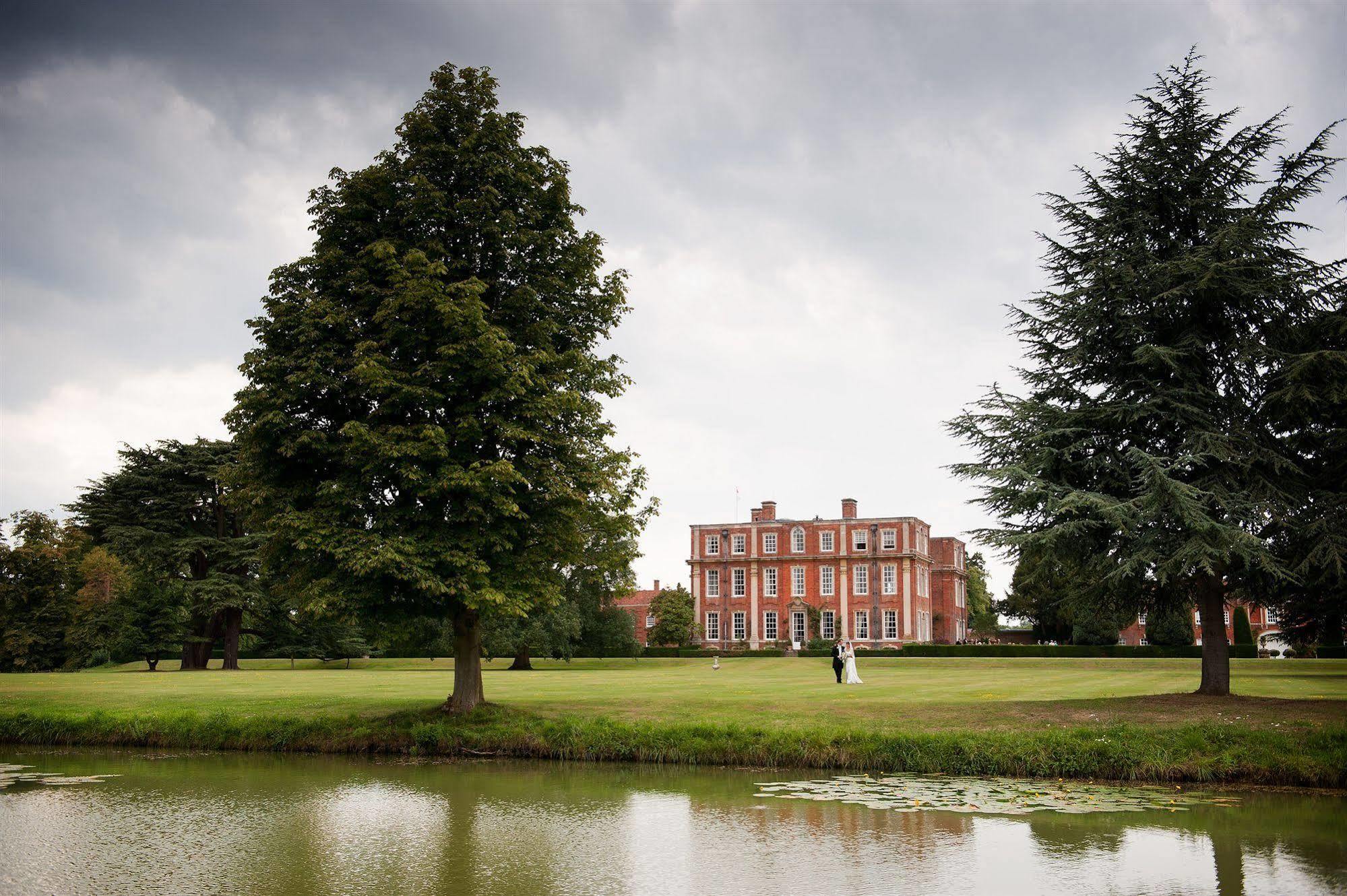 Chicheley Hall Экстерьер фото